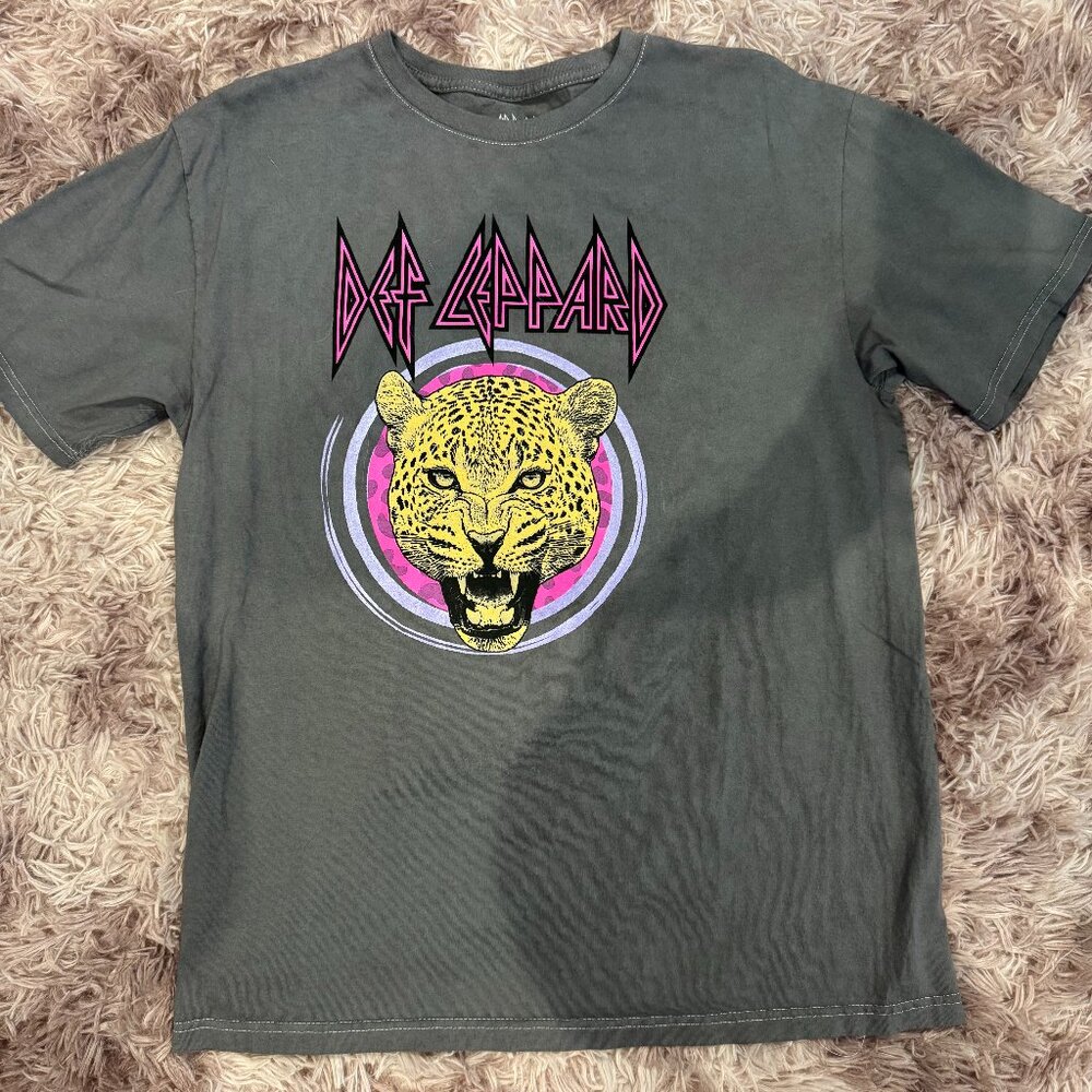 Gray/Pink Def Leppard Shirt